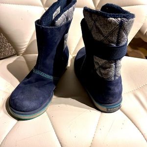 Navy blue soft fabric winter boots